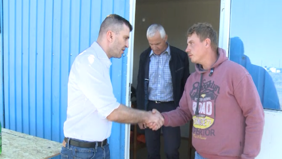 Министар Ђорђевић са инспекторима у ванредном инспекцијском надзору: Затечено 20 лица на раду "на црно"