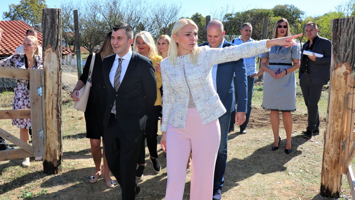 Министар Ђорђевић обишао Установу за децу и младе „Сремчица“ поводом 50 година рада