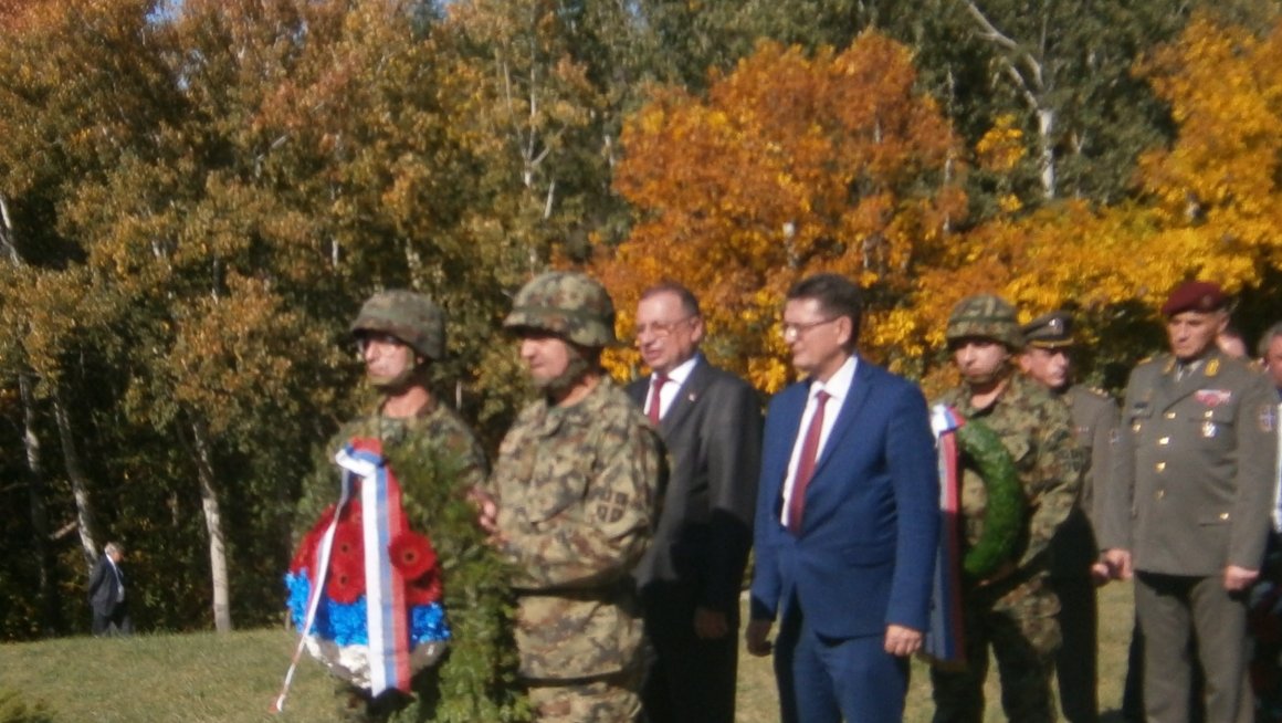 Положени венци и одата почаст   цивилима и војницима палим у  Другом светском рату у Пожаревцу