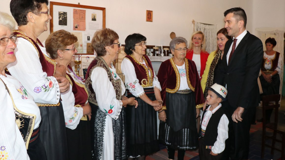 Ђорђевић честитао Међународни дан жена на селу: Све жене у Србији имају једнака права без обзира где живе