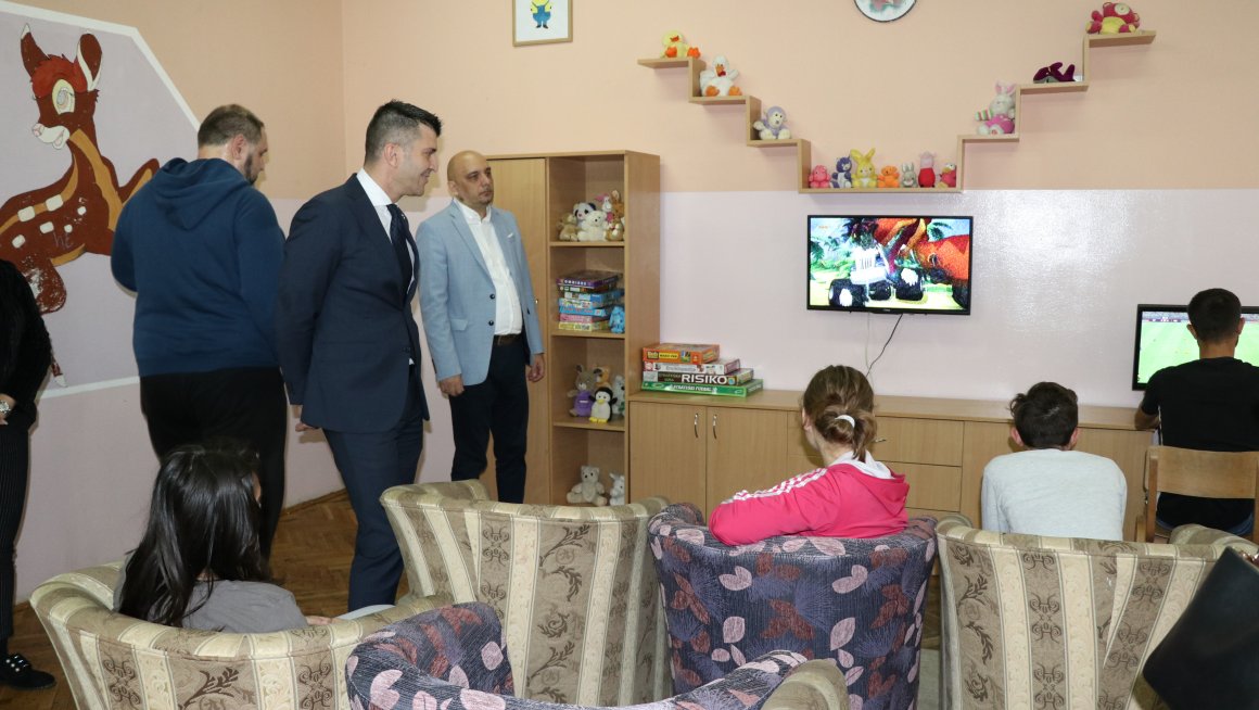 Министар Ђорђевић најавио реконструкцију Дома за децу и омладину и Центра за социјални рад у Белој Цркви