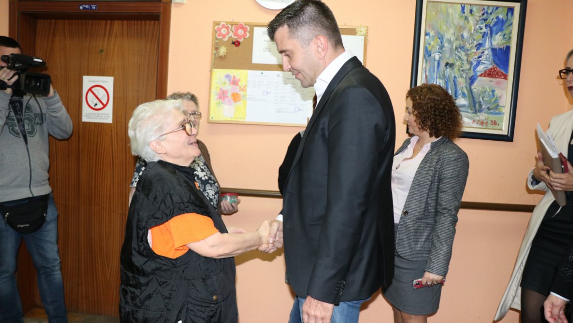 Најстаријим грађанима потребна роба стизаће на адресу геронтолошких центара у којима живе