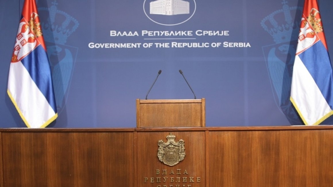 Влада Републике Србије је на предлог Министарства за рад, запошљавање, борачка и социјална питања, донела Закључак да се решења за давање сагласности за упућивање запослених на плаћено одсуство дуже од 45 радних дана, издају без претходног достављања захтева послодаваца на мишљење репрезентативном синдикату гране или делатности основаном на нивоу Републике, са роком важења најкасније до дана престанка ванредног стања. Имајући у виду да је ће многи послодавци због прекида рада, односно смањења обима рада за 