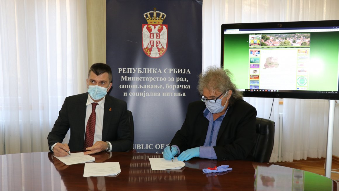 Министарству донирано 5000 заштитних маски