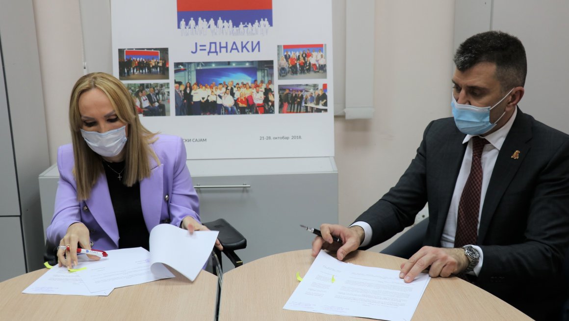 Националној организацији особа са инвалидитетом Србије уручено 5000 заштитних маски