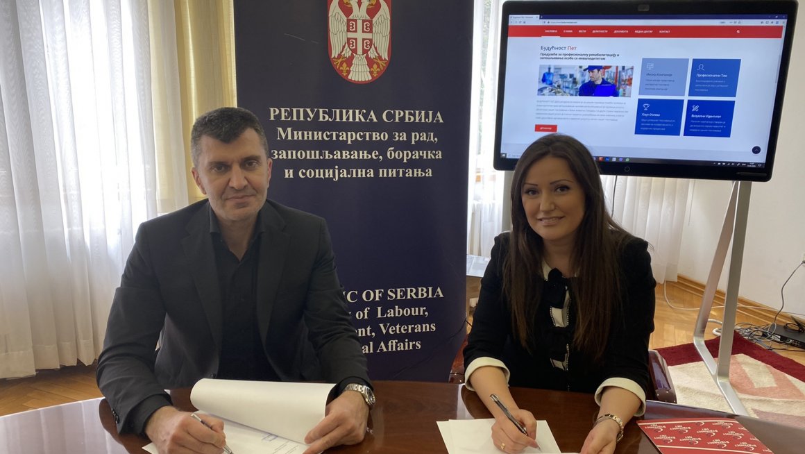 Министарству донирано 10.000 хигијенских заштитних маски