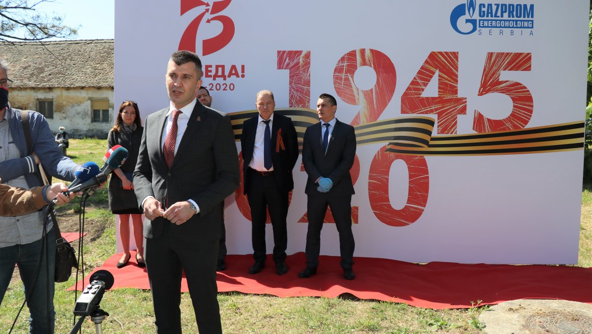 Реконструисан споменик палим руским борцима Црвене армије у Старчеву