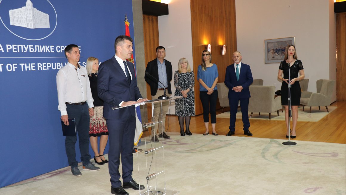 ЂОРЂЕВИЋ ДОНЕО ОДЛУКУ: Девојчица Ленка враћена породици Савић