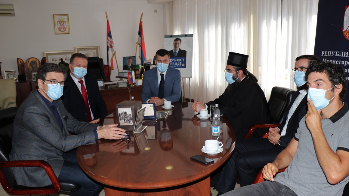 Нове куће за вишечлане породице у Медвеђи