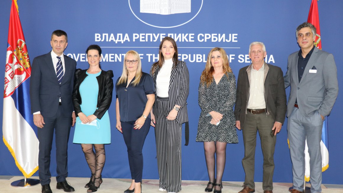 Обезбеђена нова ИТ опрема за пет геронтолошких центара у Србији