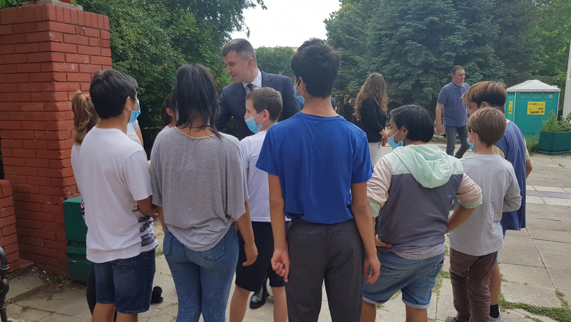 Дому Јован Јовановић Змај уручена опрема за спортски балон