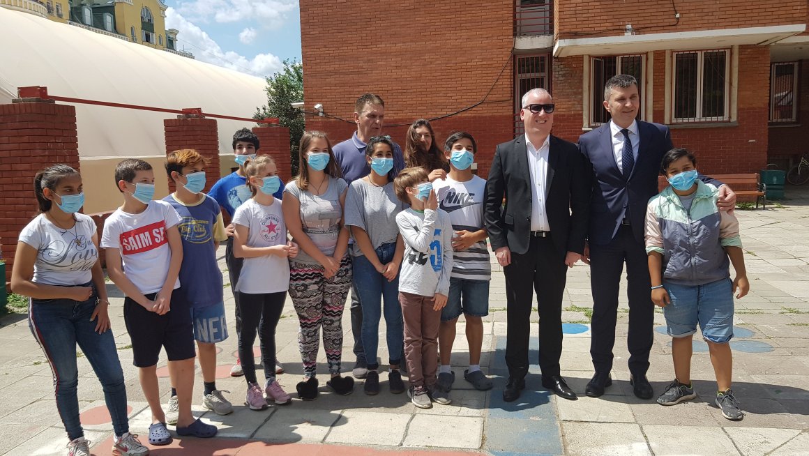 Дому Јован Јовановић Змај уручена опрема за спортски балон