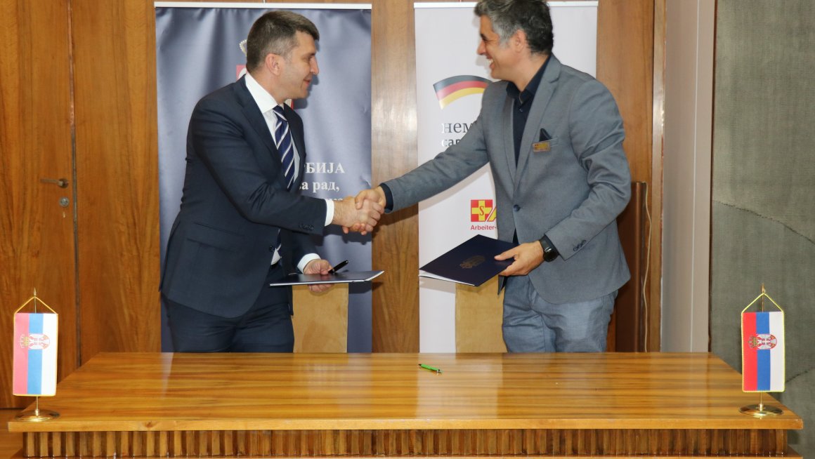 Обезбеђена нова ИТ опрема за пет геронтолошких центара у Србији