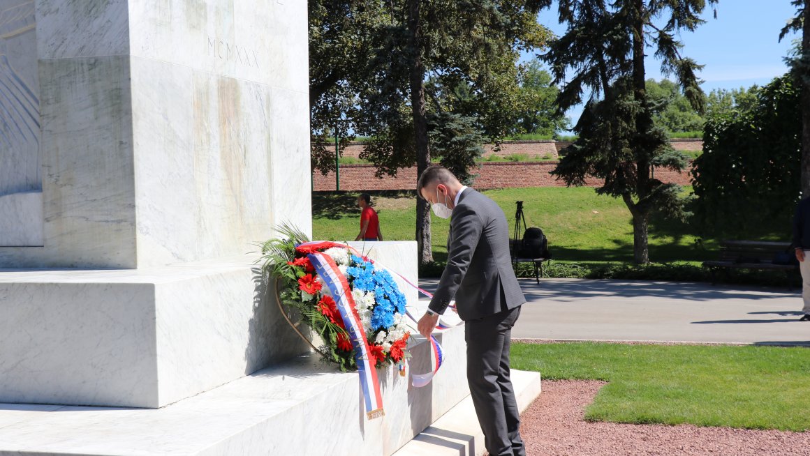 Ђорђевић положио венац на Споменик захвалности Француској поводом националног празника