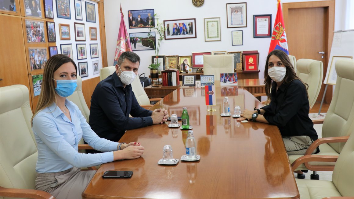 Подршка компаније „Лореал“ заједници и угроженим групама у борби против корона вируса