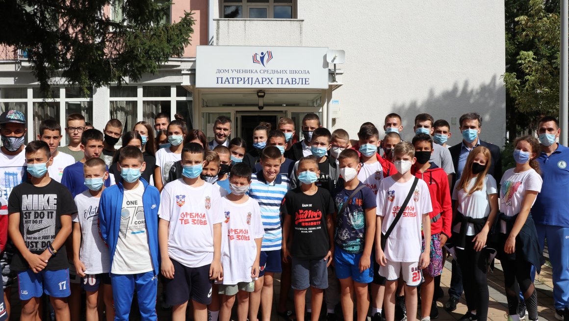 Ђорђевић посетио децу са КиМ-а која бораве у Београду