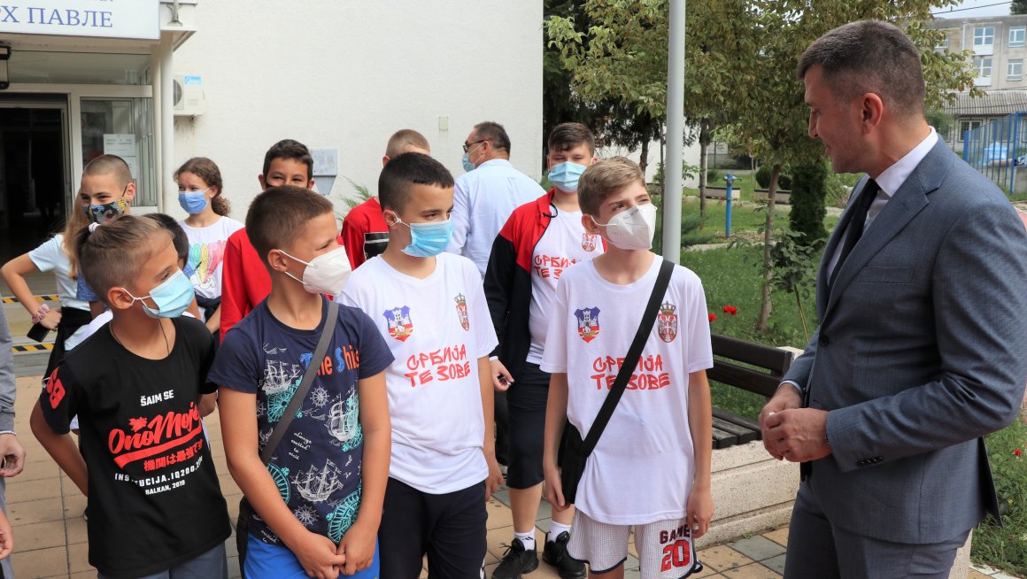 Ђорђевић посетио децу са КиМ-а која бораве у Београду