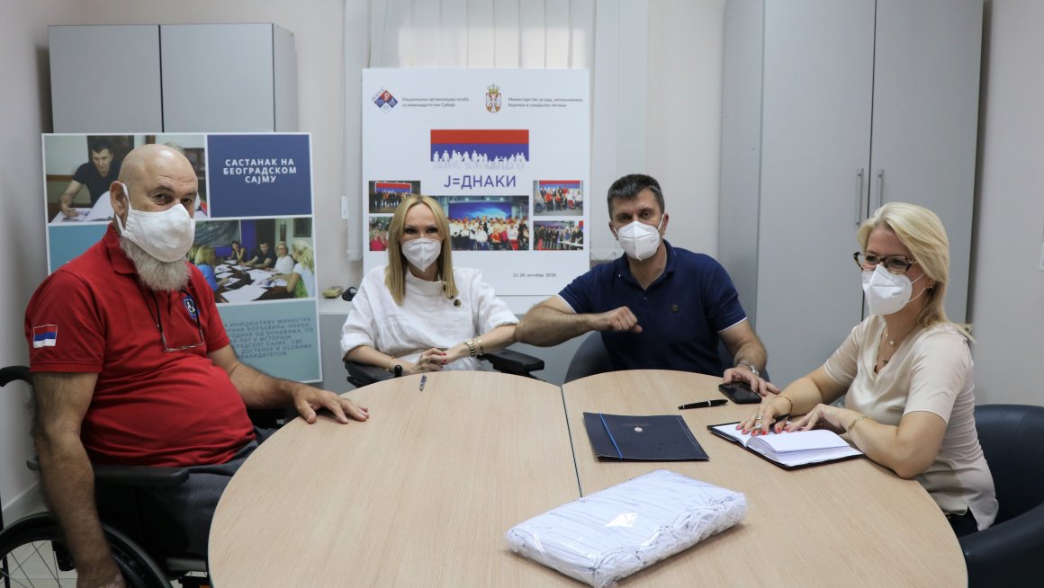 Националној организацији особа са инвалидитетом Србије уручено 3.000 заштитних маски