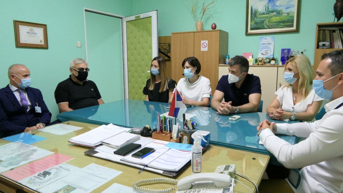 Усвојено дете у Трстенику које је несрећним случајем остало без родитеља