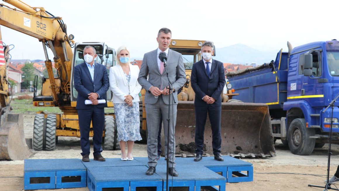 Ђорђевић обишао новоизграђене станове за припаднике снага безбедности у Врању.