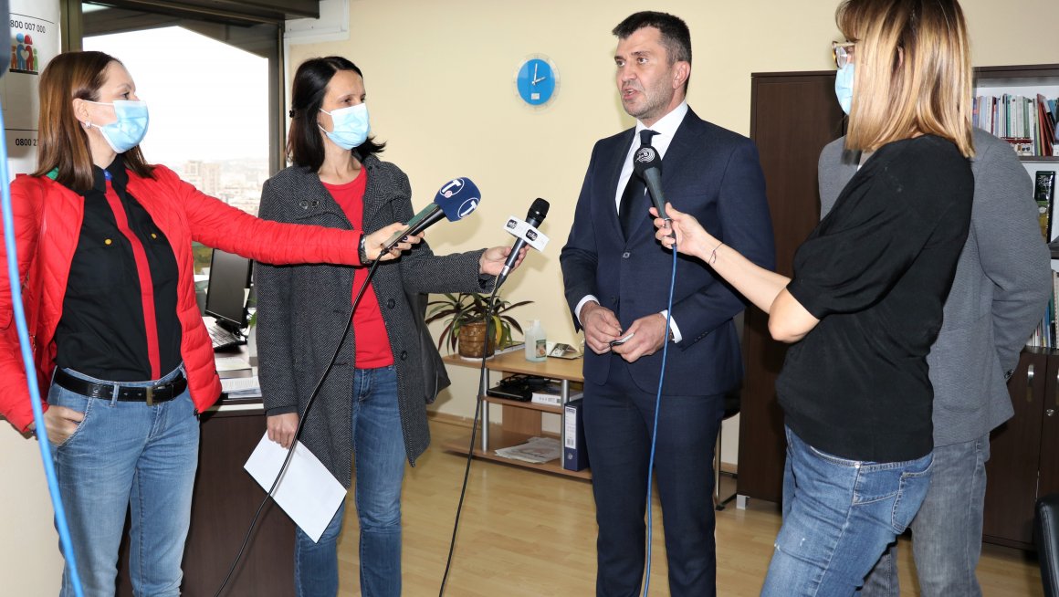 Ђорђевић обишао кол центар поводом обележавања јубилеја Дечијег саветодавног телефона- Надел Србија