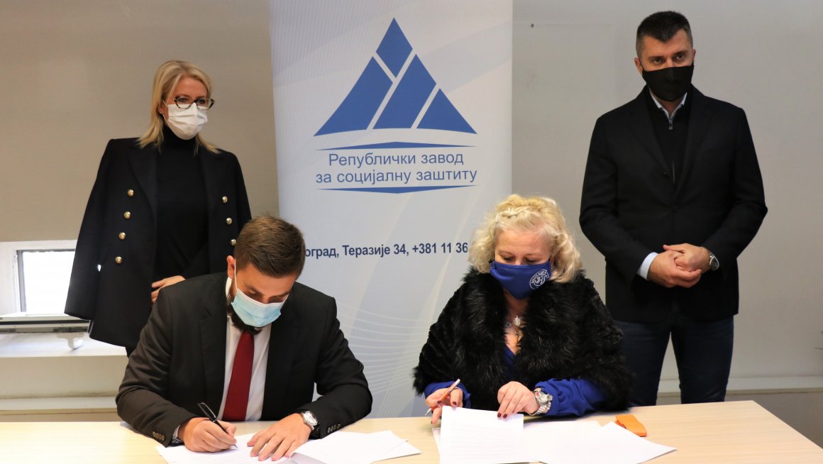 Општини Чока уручено путничко моторно возило