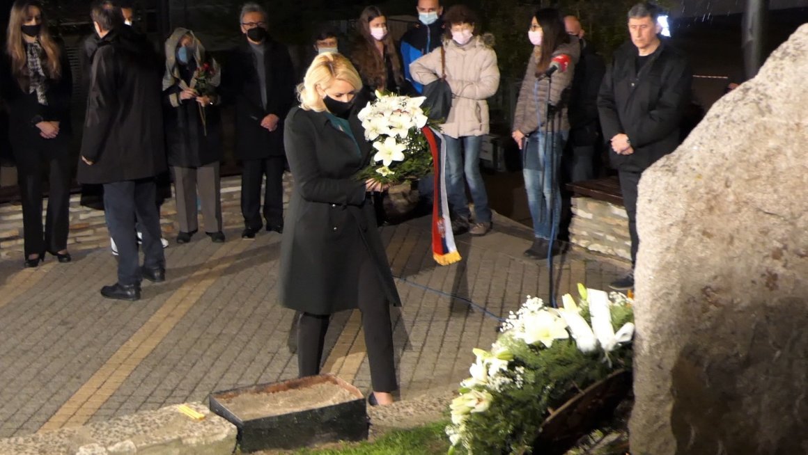 Министарка Кисић Тепавчевић одала пошту погинулим радницима РТС