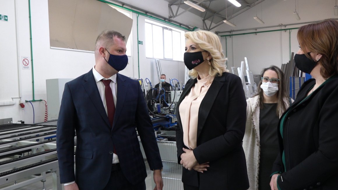 Кисић Тепавчевић обишла предузеће „Ролопласт“ у Сремској Митровици