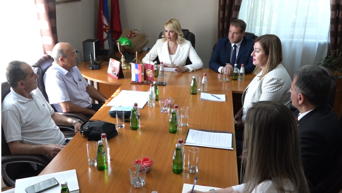 Кисић Тепавчевић са представницима ратних војних инвалида у Крушевцу