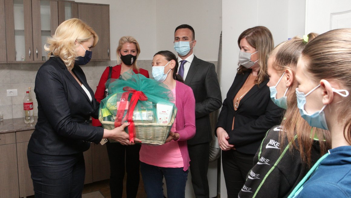 Кисић Тепавчевић посетила породицу Јаковљевић у мионичком селу Попадић