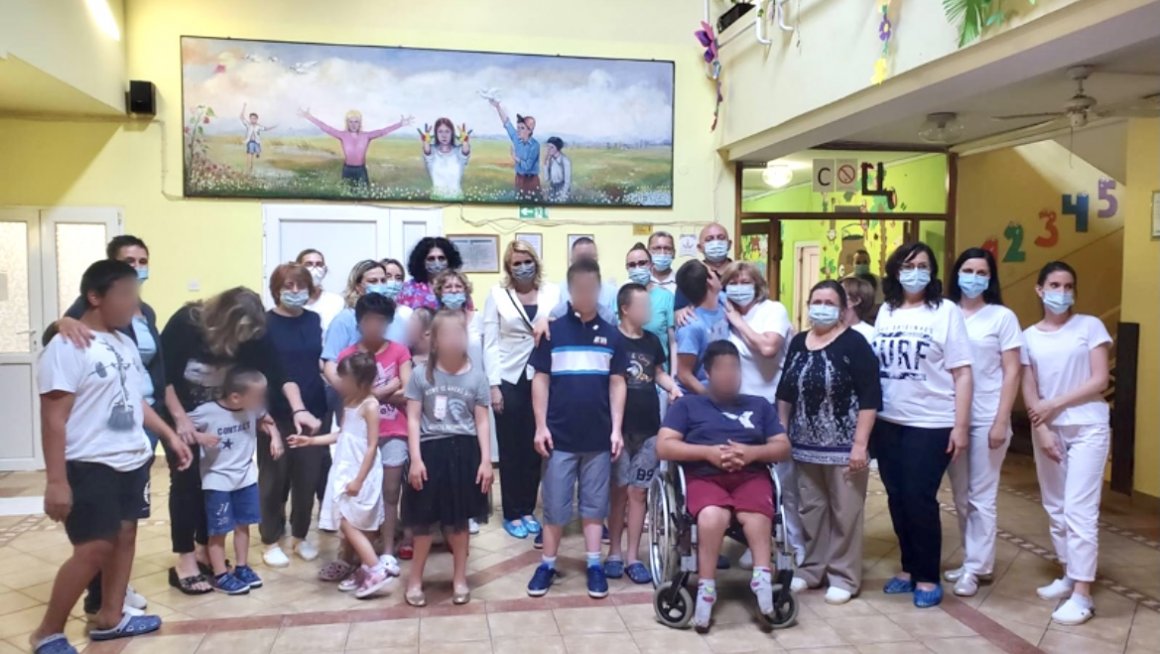 Министарка Кисић Тепавчевић заједно са представницима МДРИ обишла Дом за децу ометену у развоју „Колевка“