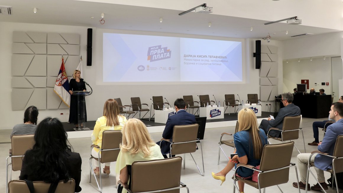 Кисић Тепавчевић: Наставићемо да улажемо у младе