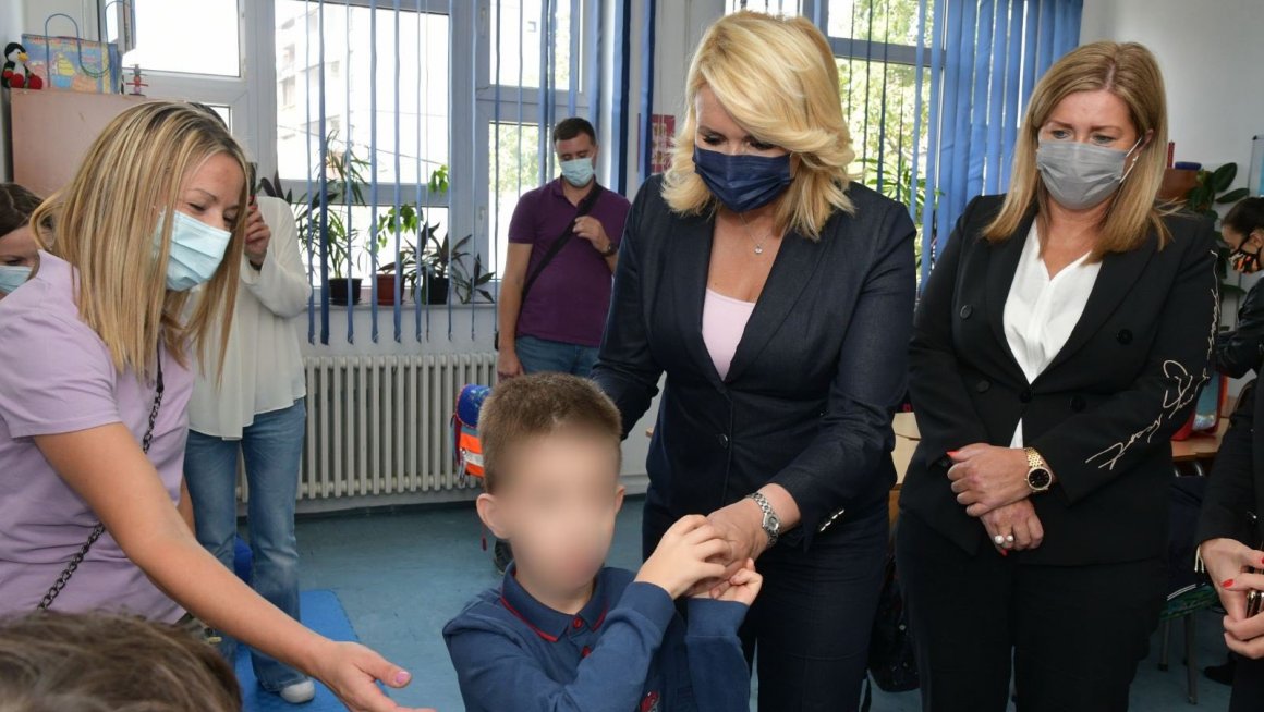 Министарка Кисић Тепавчевић у Основној школи „Душан Дугалић“ пожелела успешан почетак нове школске године