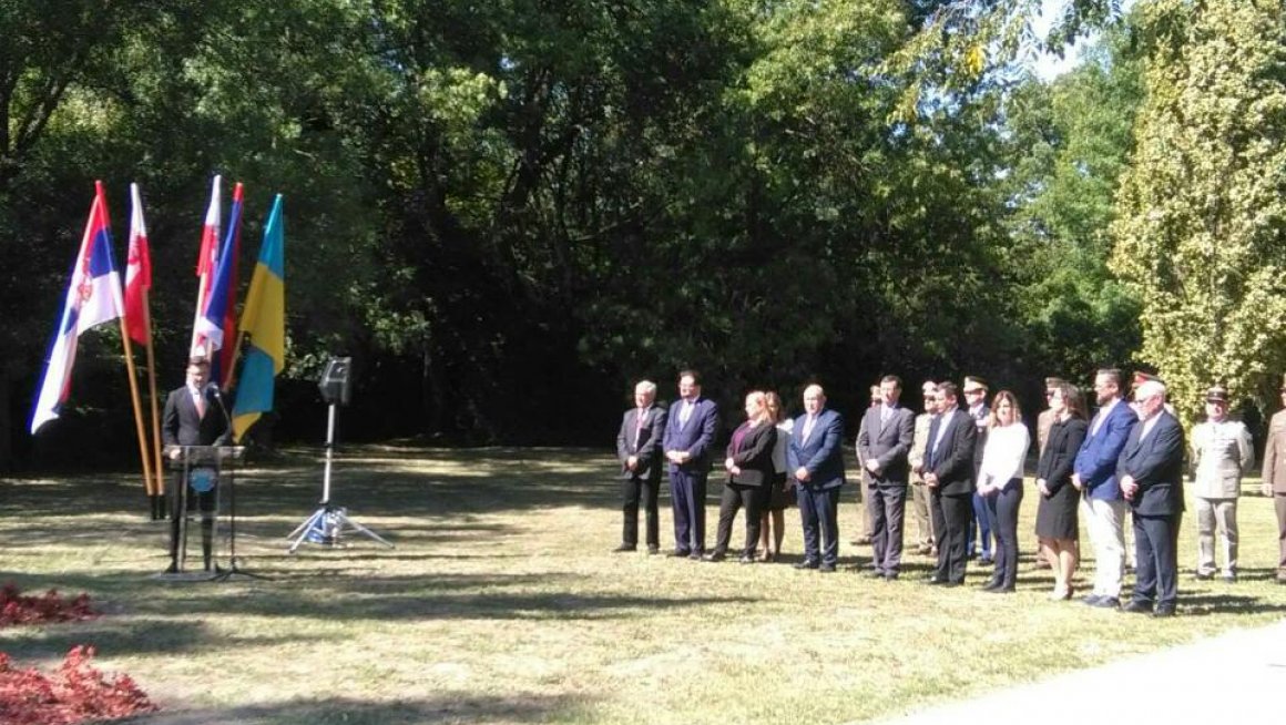 Свечано откривен Споменик палим пољским пилотима у Сенти