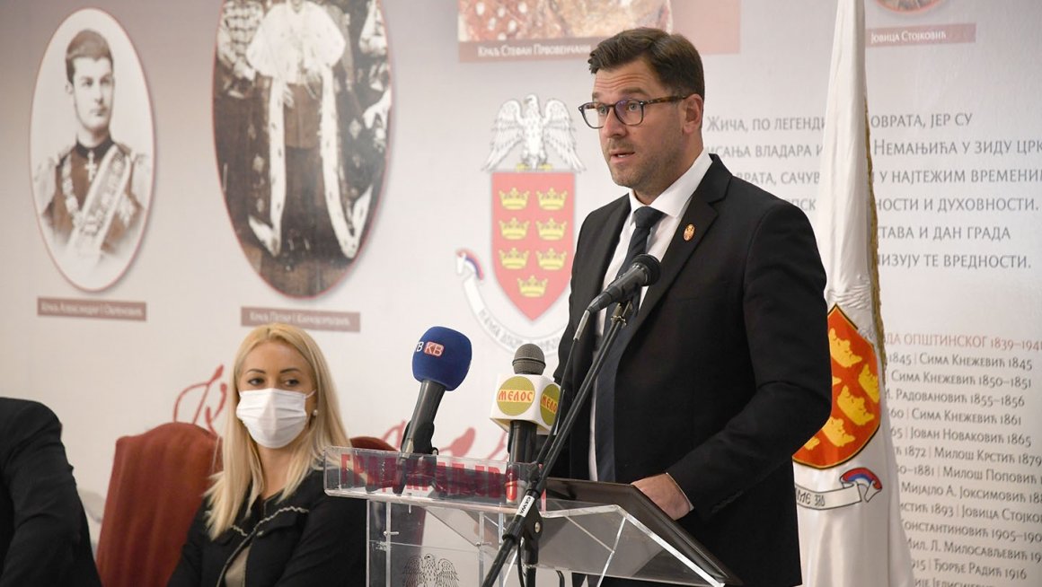 Државни секретар Јанић положио венац поводом 80 година од стрељања талаца у Краљеву