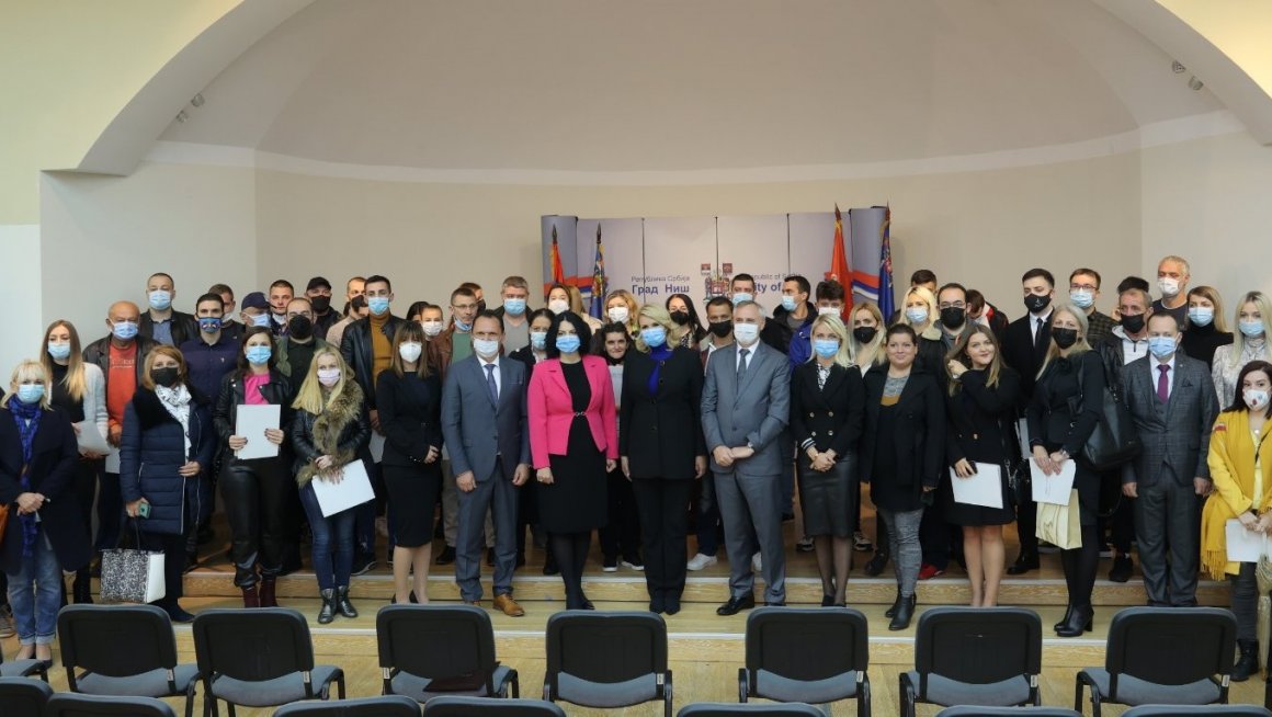 У Нишу уручено 70 уговора за самозапошљавање незапослених лица 