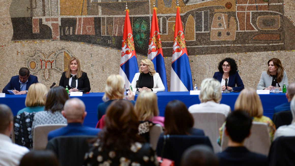 Кисић Тепавчевић са директорима установа социјалне заштите: Поносна сам на превенцију заразе Ковид 19 у установама социјалне заштите 