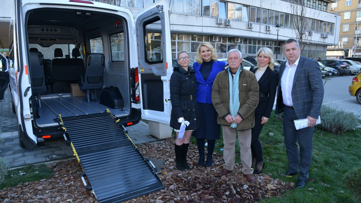 Комби возило за 24 удружења особа са инвалидитетом на територији јужног Баната