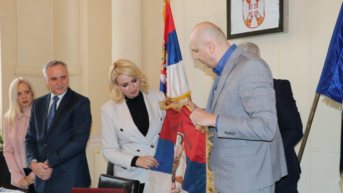 Одлуке и уговори о финансирању мера активне политике запошљавања за 30 послодаваца у Топличком округу