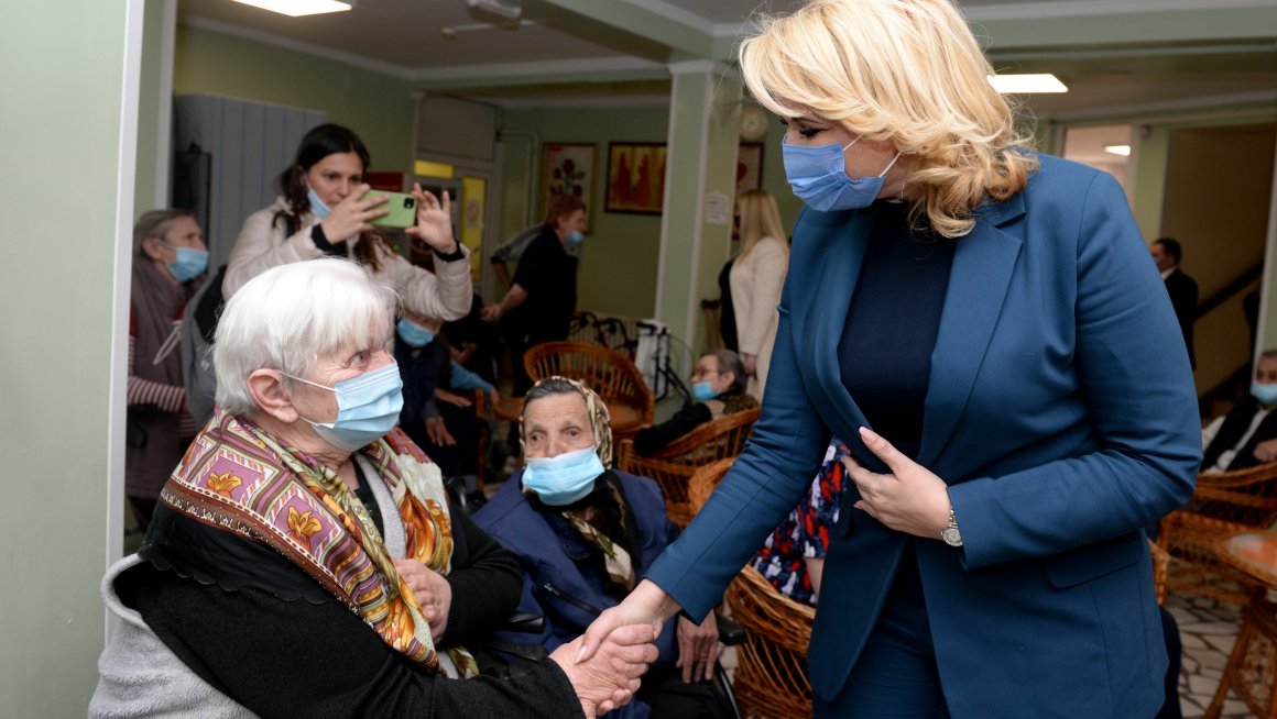 У 2022. години 465 милиона динара за  реконструкцију геронтолошких центара