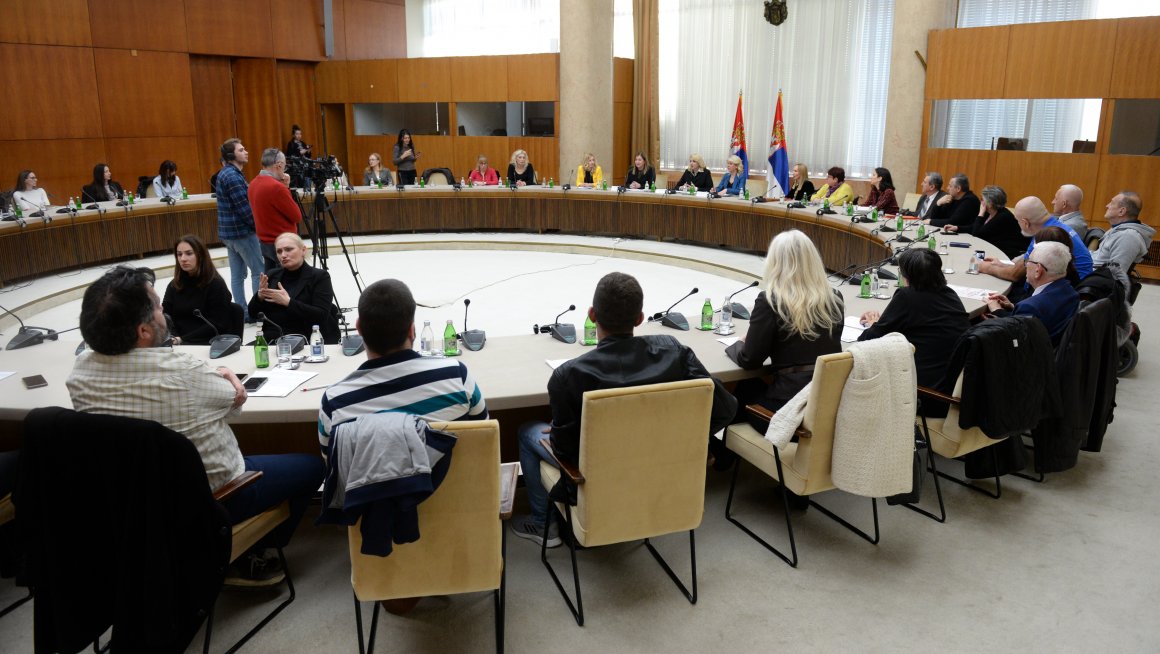 Потписани уговори на Програмском конкурсу за унапређење особа са инвалидитетом за 2022. годину 