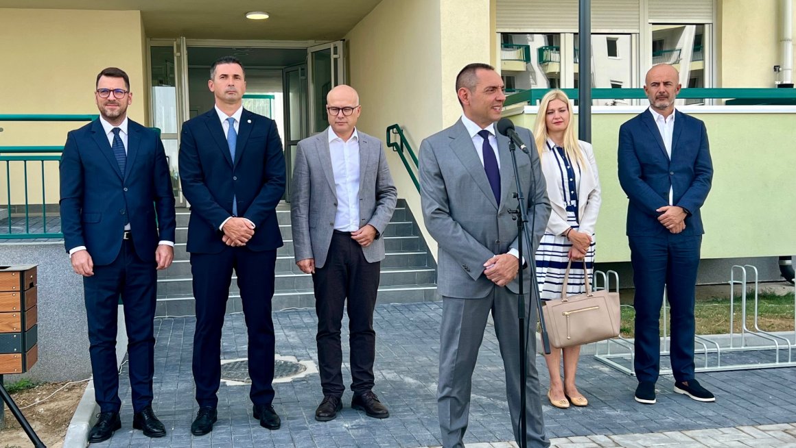 У новосадском насељу Југовићево додељени кључеви припадницима снага безбедности