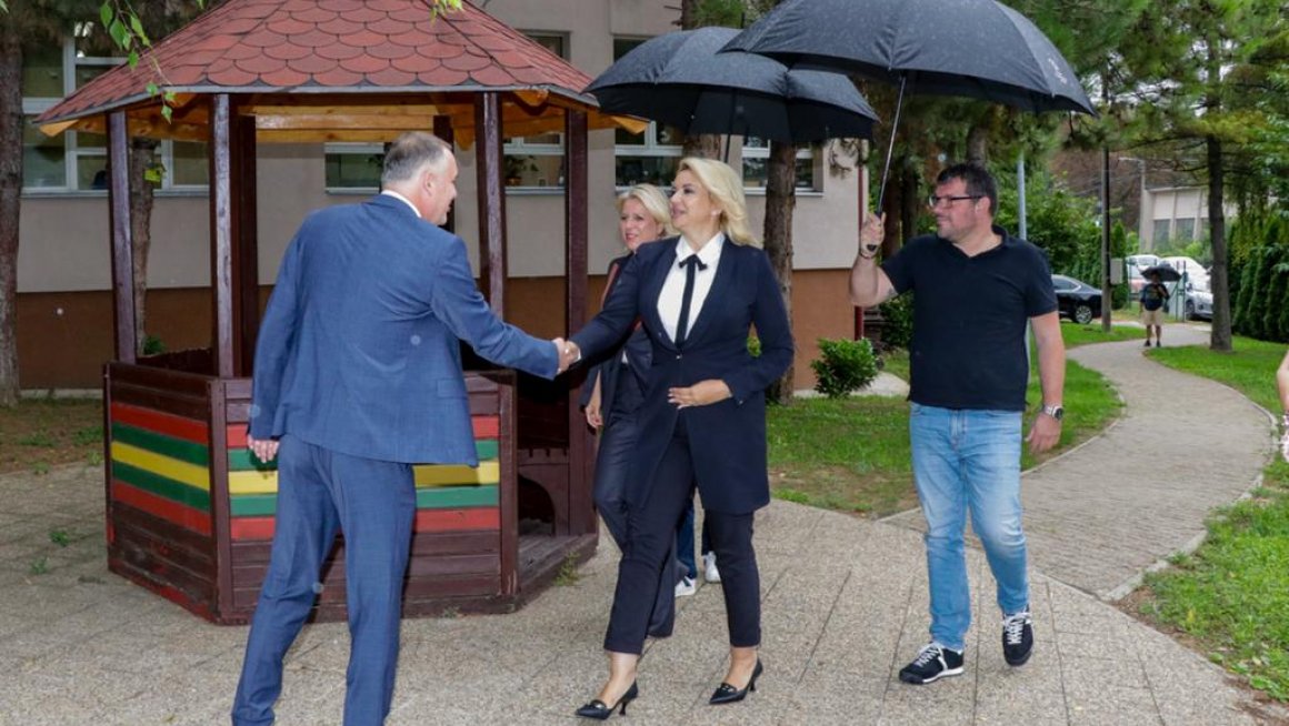 Кисић првог дана школске године са ђацима специјалне ОШ „Антон Скала“