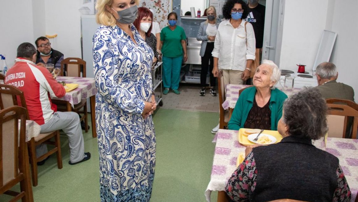 Министарка Кисић посетила Дом за смештај старих лица у Сурдулици