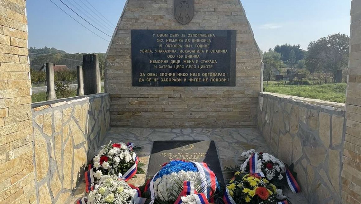 Одржана церемонија полагања венаца у част 450 убијених мештана Цикоте код Лознице