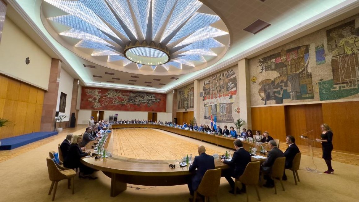 Селаковић : Србија одлучна у  јачању достојанственог рада и економије