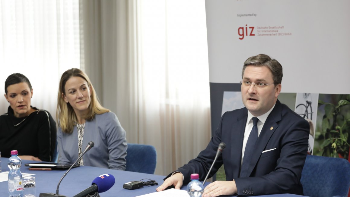 Подршка локалним самоуправама у запошљавању теже запошљивих незапослених лица