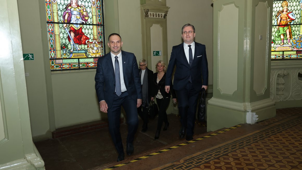 МИНИСТАР СЕЛАКОВИЋ ДОДЕЛИО БОРАЧКЕ ЛЕГИТИМАЦИЈЕ У ЗРЕЊАНИНУ