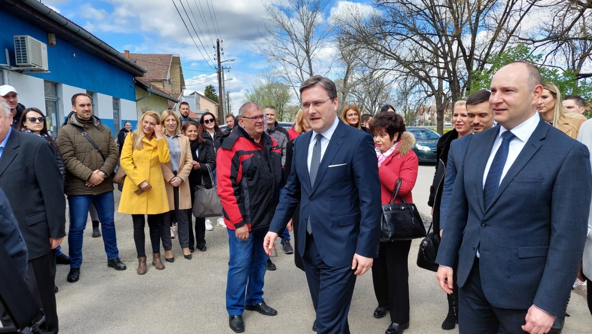 Министар Селаковић отворио реконструисани пензионерски клуб „Слана бара“