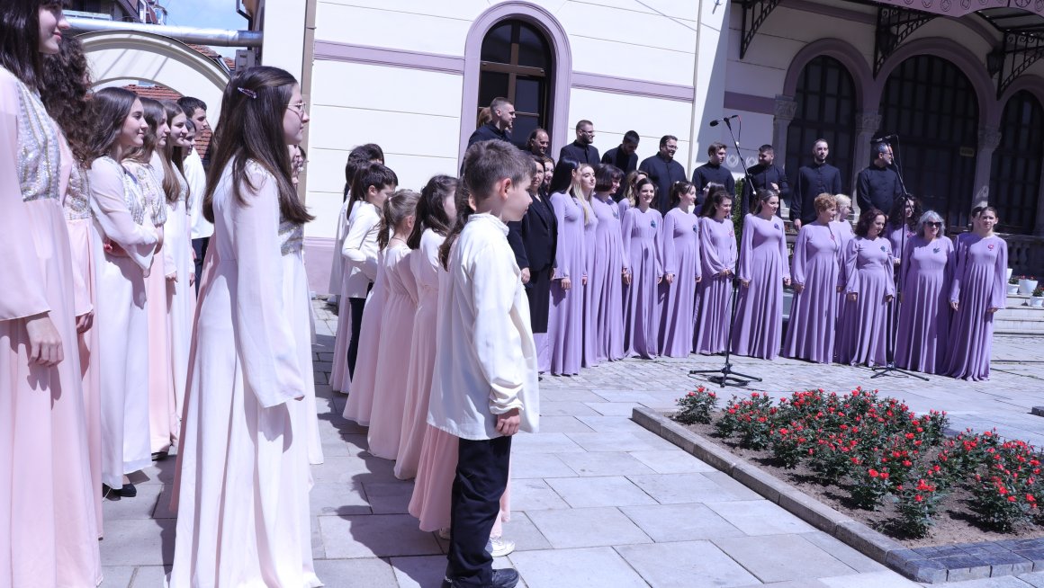 Министар Селаковић на откривању споменика патријарху Иринеју у Нишу